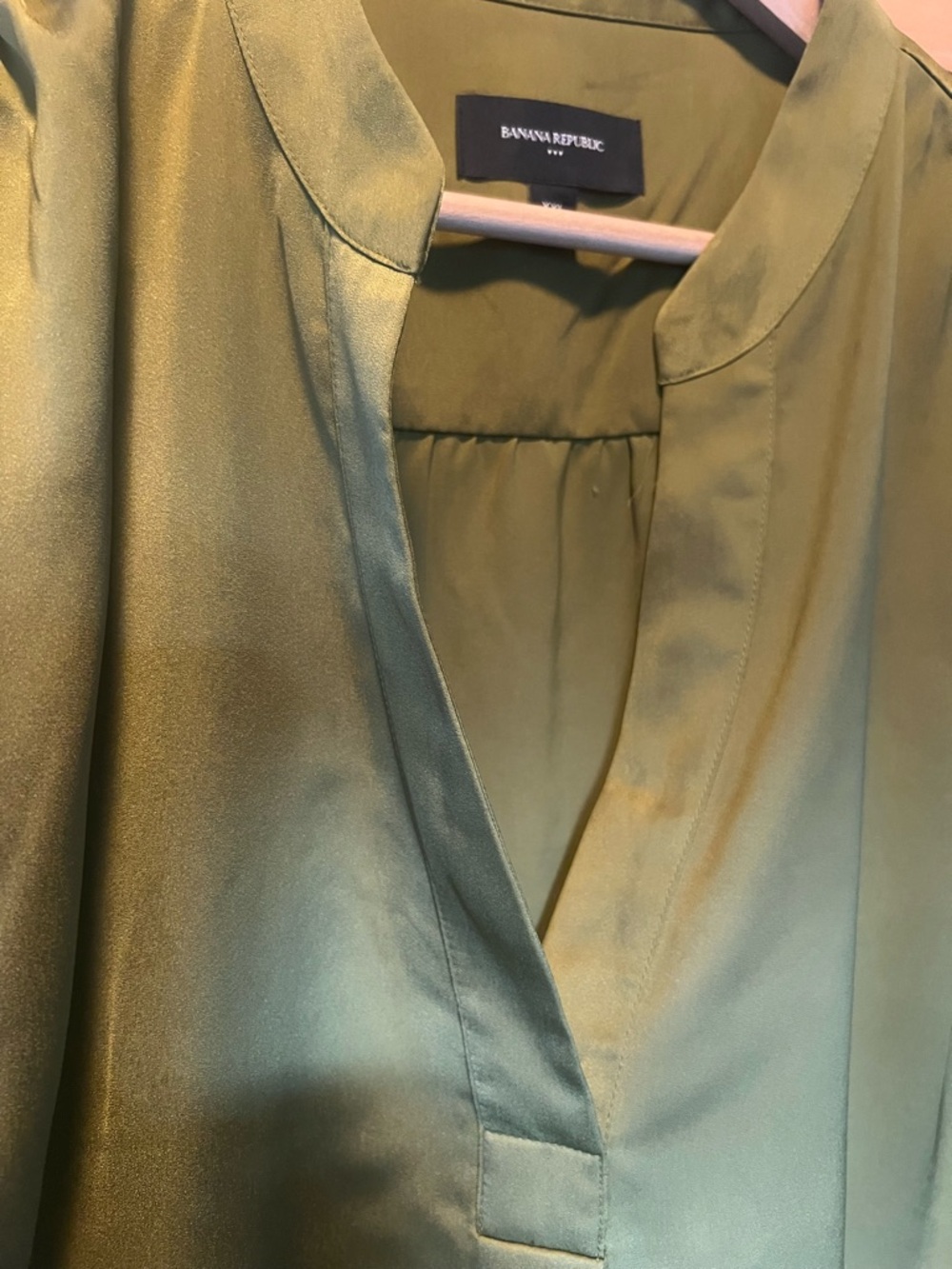 Banana Republic Women’s Crepe Volume-Sleeve Olive Green V-Neck Blouse XXL - Picture 2 of 10